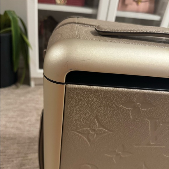 Beautiful suitcase excellent condition and ha little scattered - Picture 13 of 14